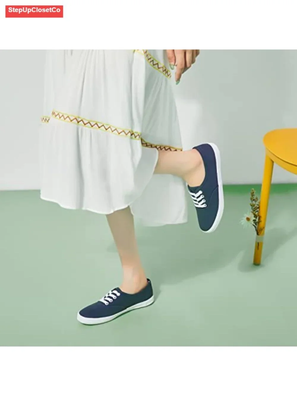 Women's White Canvas Low Top Lace-up Casual Sneakers